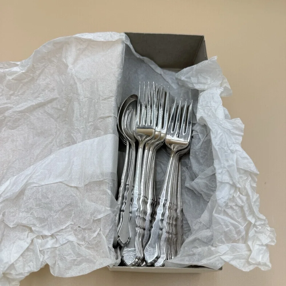 1847 Rogers Bros Silver Plated 32pc Flatware Set for 8 Vintage 1940s Quality